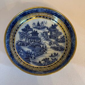 Chinese Export Porcelain Berry Bowl or Dish Blue and White Gilded, Qing